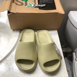 Yeezy Slides Resin Size 6